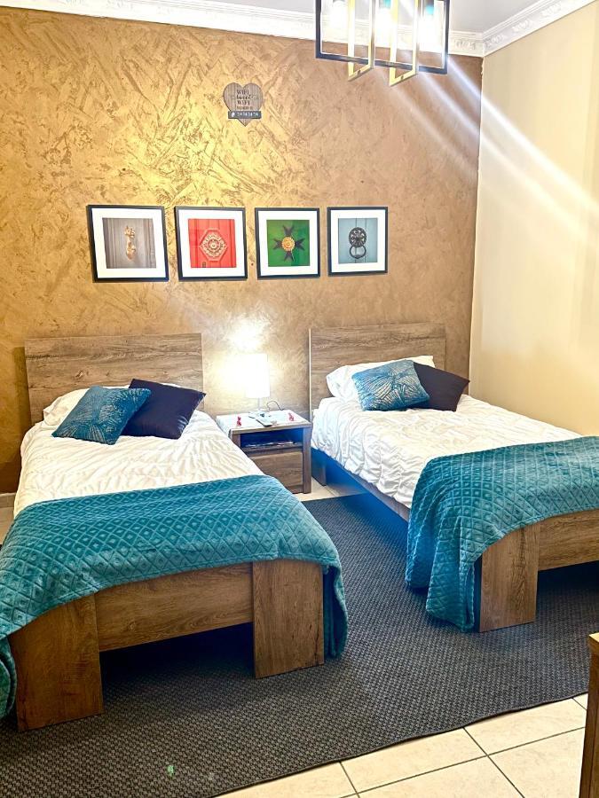 Desert Rose Quiet House 3km Away From Airport Homestay Safi